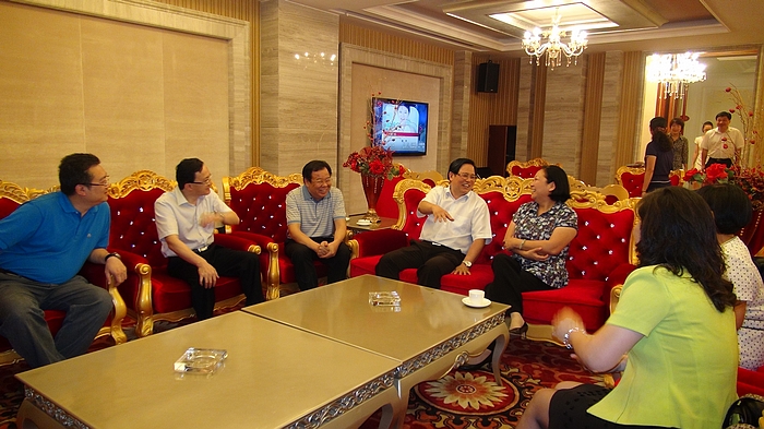 王枬书记参与讨论南宁市校友会组织机构和成员名单