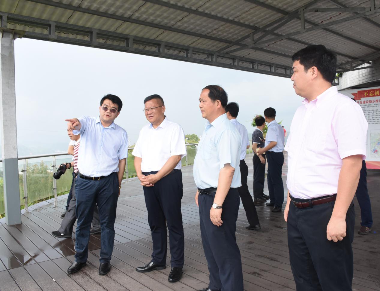 校党委书记邓军率队赴梧州市开展校地合作调研