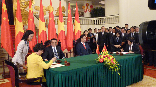 汉办主任徐琳与河内大学校长阮庭伦签署合作建设孔子学院协议