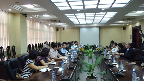 许琳主任、王枬书记等一行在越南教育部会谈