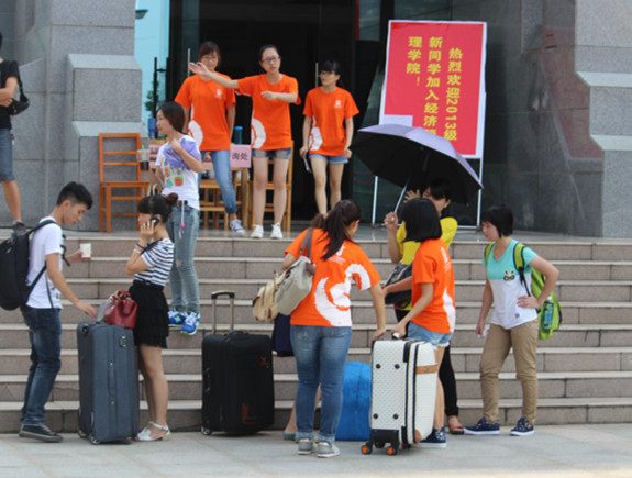 广西师大欢迎你！（大学生通讯社 周晟旻摄）