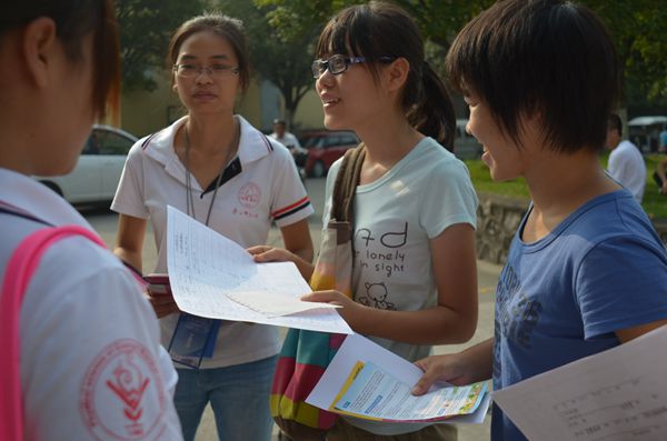 有什么问题，学姐帮忙解答（宣传部 杨凯摄）