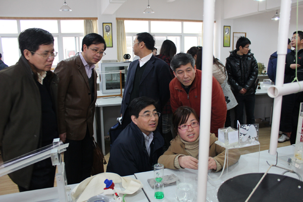 调研组一行考察兴华科技探究乐园（邹添龙 摄）