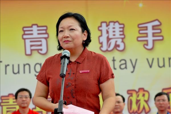 王枬书记在中越青年联欢活动中致辞（王小东 摄）