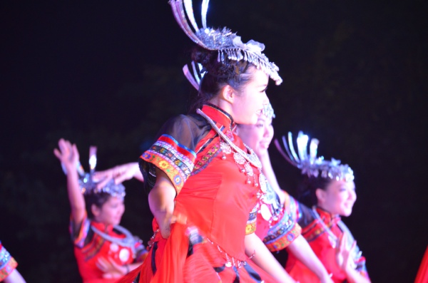 民族舞《一抹红》表演
