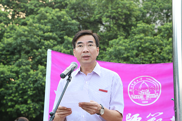 校长梁宏讲话（蒋晨曦 摄）