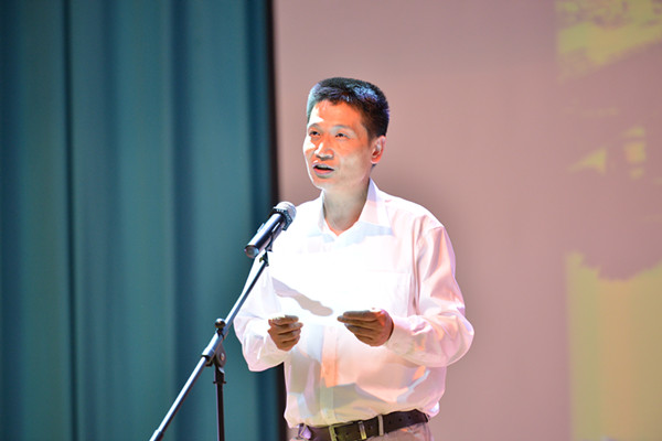 剧展总策划、文学院教授黄伟林介绍“新西南剧展”情况