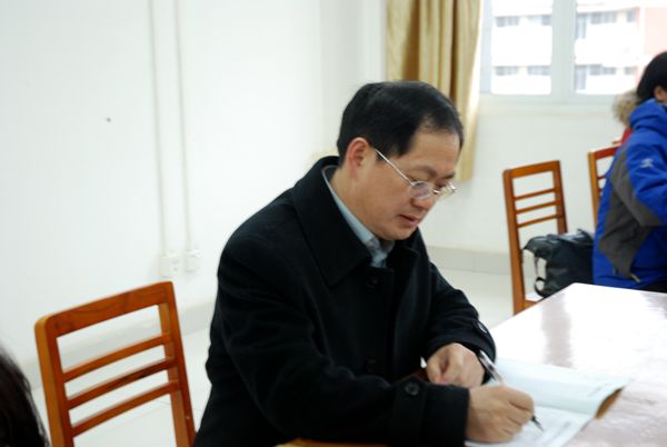 唐仁郭副书记在教育科学学院听课（大学生通讯社 梁婧/摄）