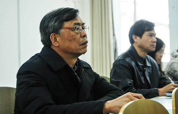 钟瑞添副校长在法学院听课（大学生通讯社 黄敏静/摄）