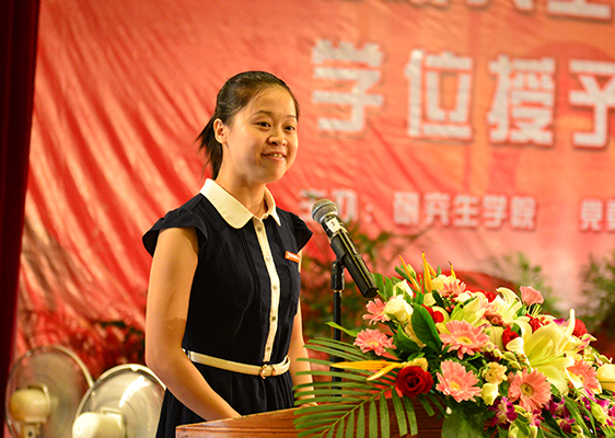 生命科学学院2012级生物化学与分子生物学专业研究生刘富华代表毕业学生发言