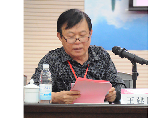 桂林事红文化创意有限公司董事长、广西师范大学客家文化研究院院长 王建周 介绍企业家校友联谊会筹备过程