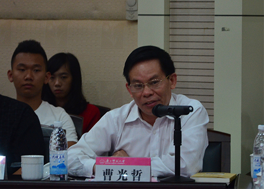 嘉宾代表——广西出版传媒集团副书记、副董事长、副总裁、总编辑曹光哲发言（大学生通讯社 宋雅君 摄）