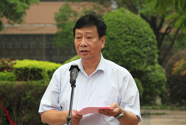 副校长陈洪江主持落成仪式